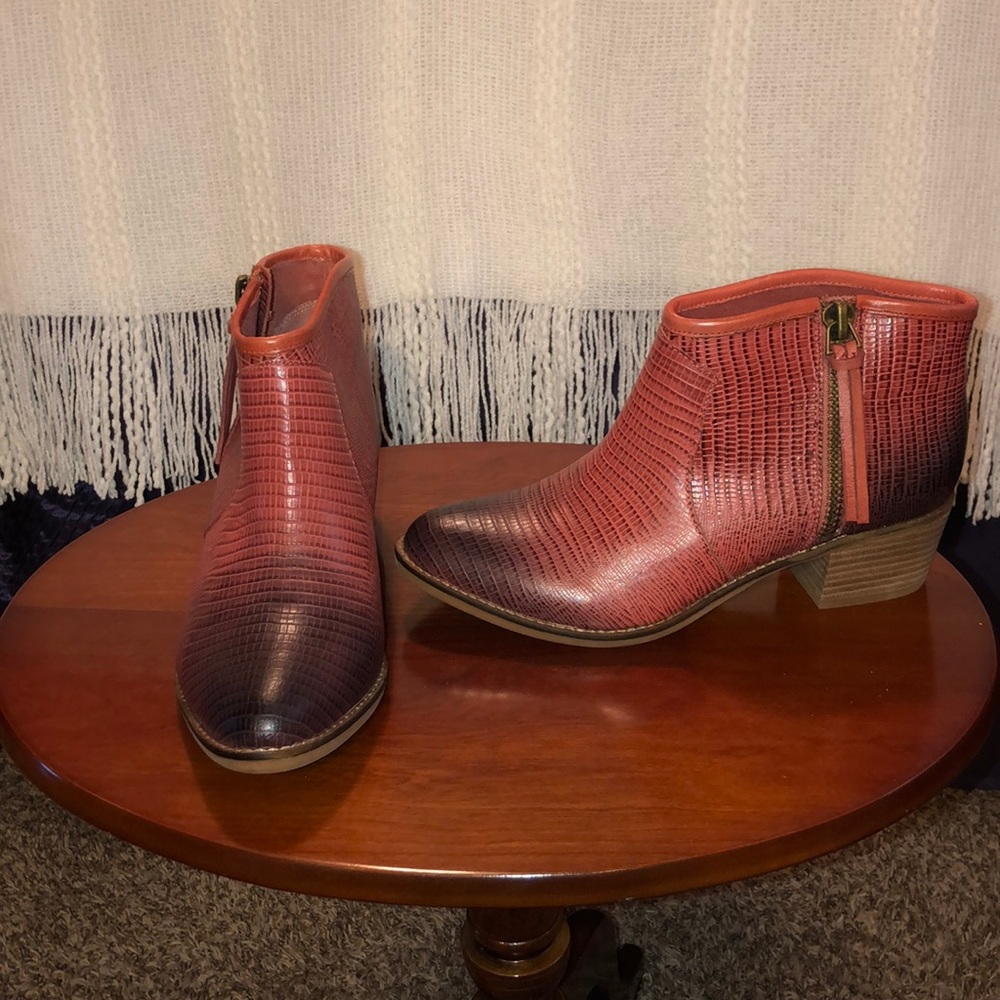 BRAND NEW Gianni Bini- Ankle Boot